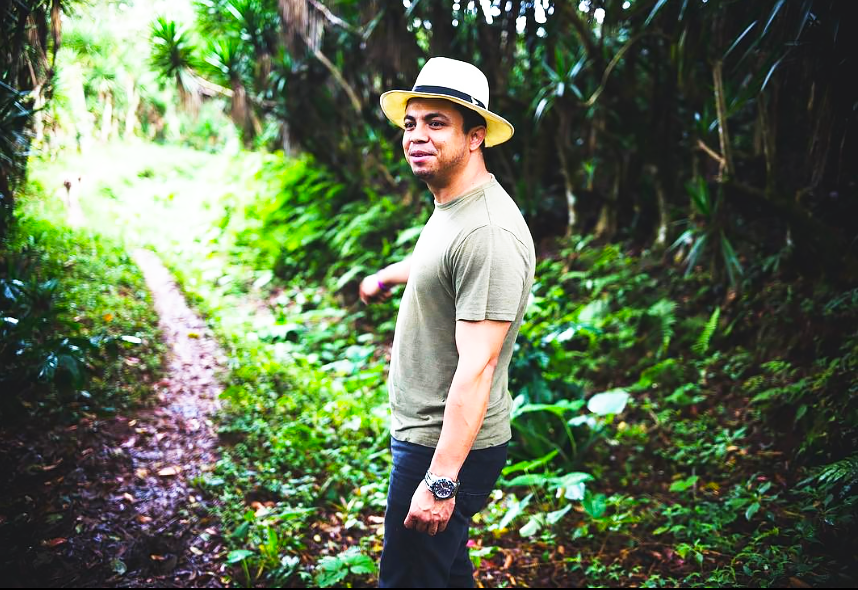 Nelson Amador is a fifth generation farmer from Honduras and founder of De La Finca, a direct trade importer bringing the best of Honduran coffees to the US.