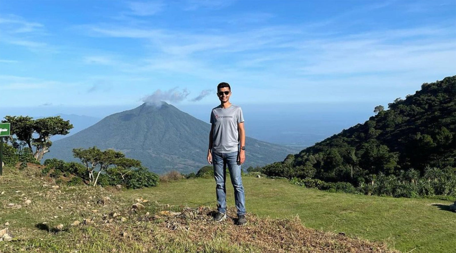 El Salvador: Los Pirineos Honey Bourbon - Loom Coffee Co.